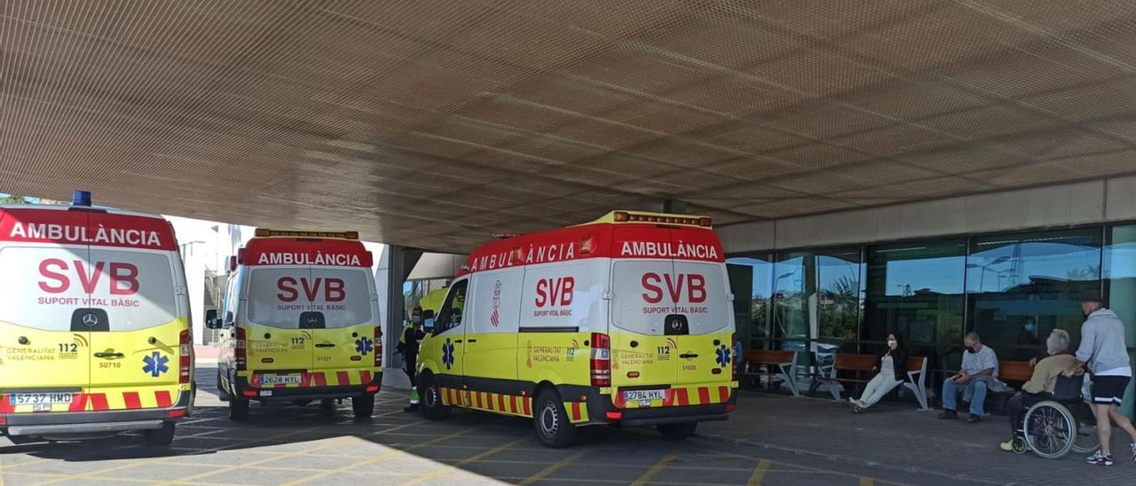 El Hospital Universitario de Torrevieja asume en los últimos días una gran presión asistencial en Urgencias.  | D.PAMIES