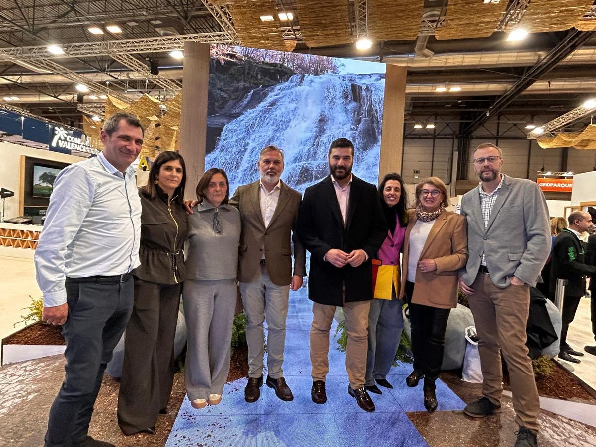 Fernando Pizarro, alcalde de Plasencia, con concejales y técnicos de Turismo en Fitur.