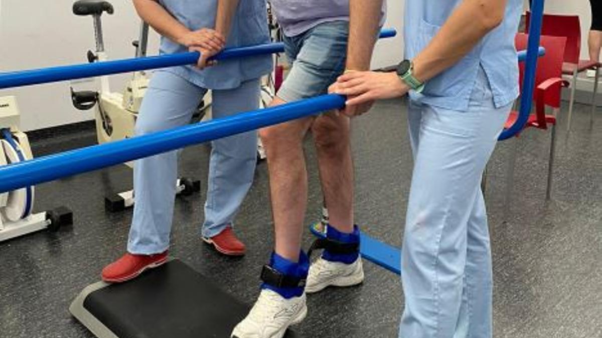 Un paciente en tratamiento de esclerosis en el Hospital del Vinalopó, en Elche