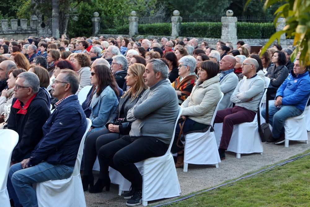 La emisión de la ópera al aire libre, impulsada por FARO DE VIGO con la colaboración del Concello, llenó el pazo de Castrelos