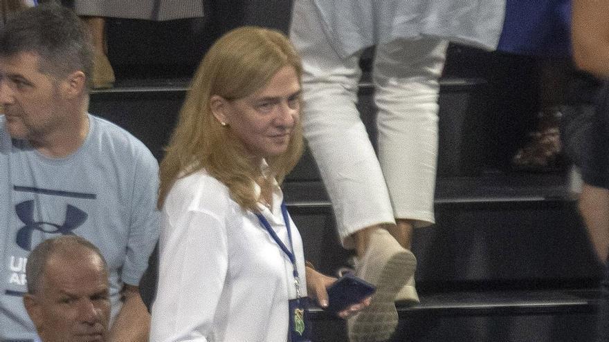 La infanta Cristina no se pronuncia sobre el año sabático que se va a tomar su hija pequeña