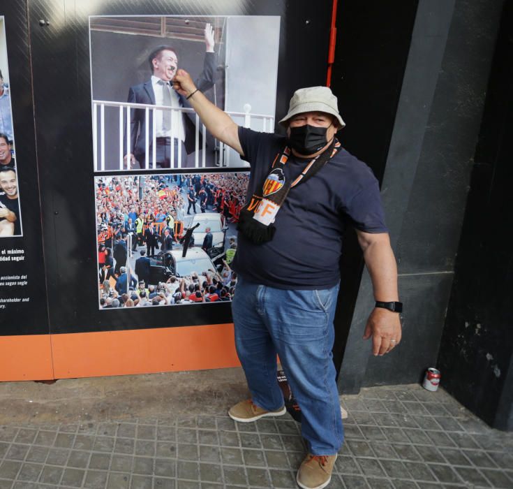 Manifestación de la Afición del Valencia contra Peter Lim