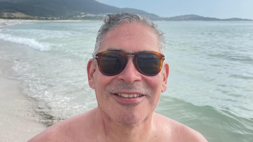 La playa favorita de Boris Izaguirre a hora y media de A Coruña: “Es un lugar maravilloso”