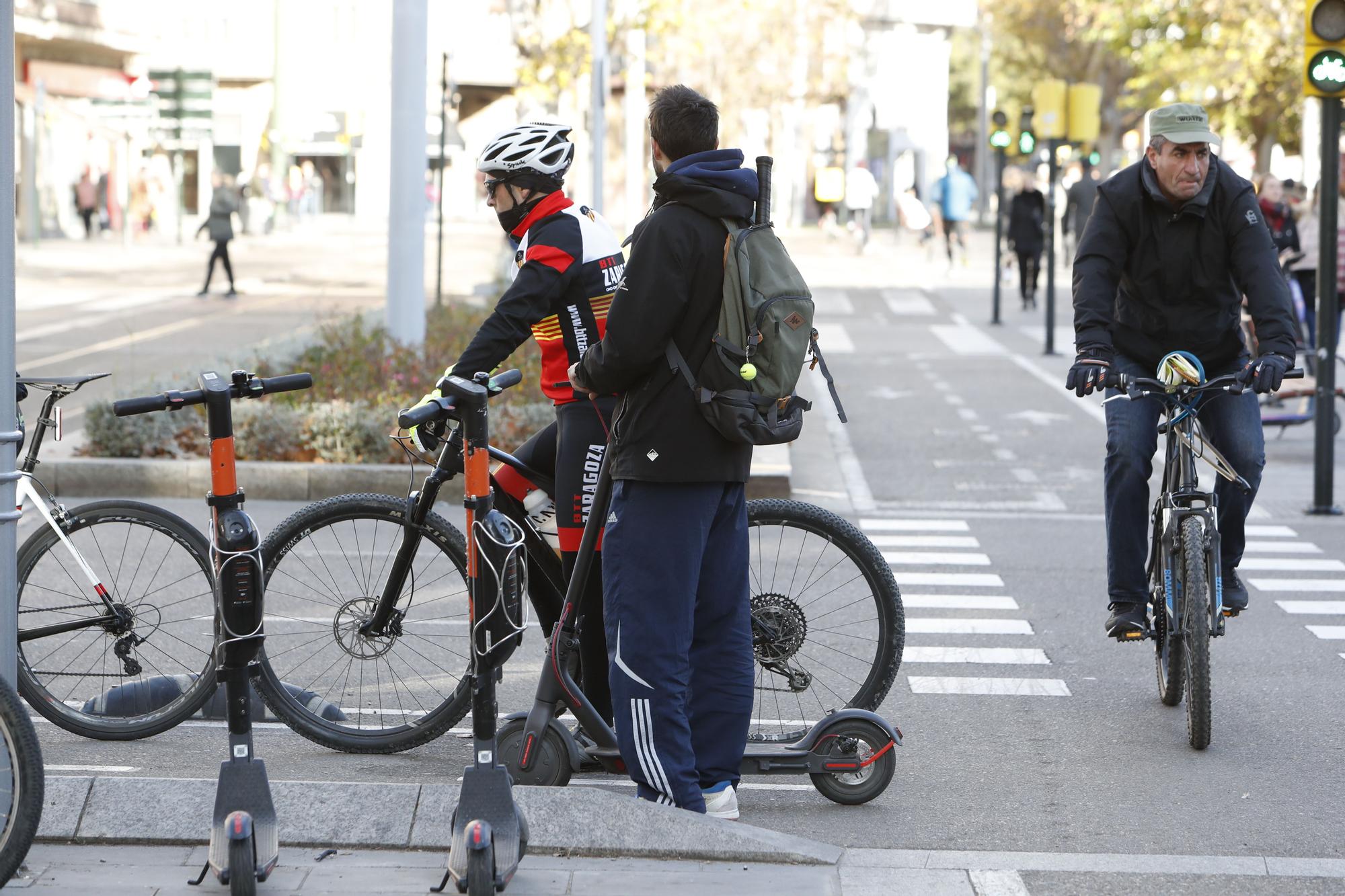 Ampliar la red de carriles bici de las ciudades y mantenerlos en buen estado aporta una mayor seguridad a estos vehículos.