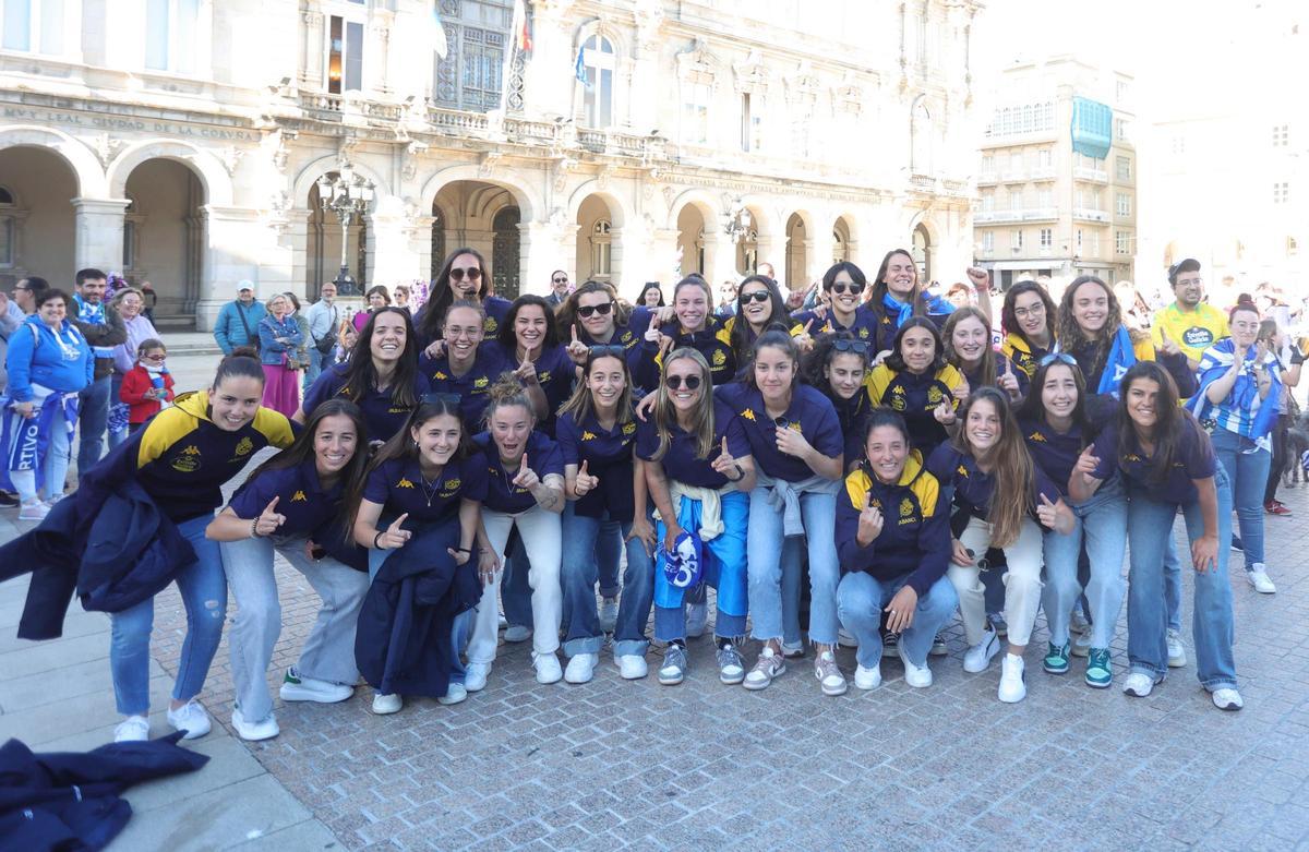 El Dépor Abanca celebra su ascenso en la plaza de María Pita