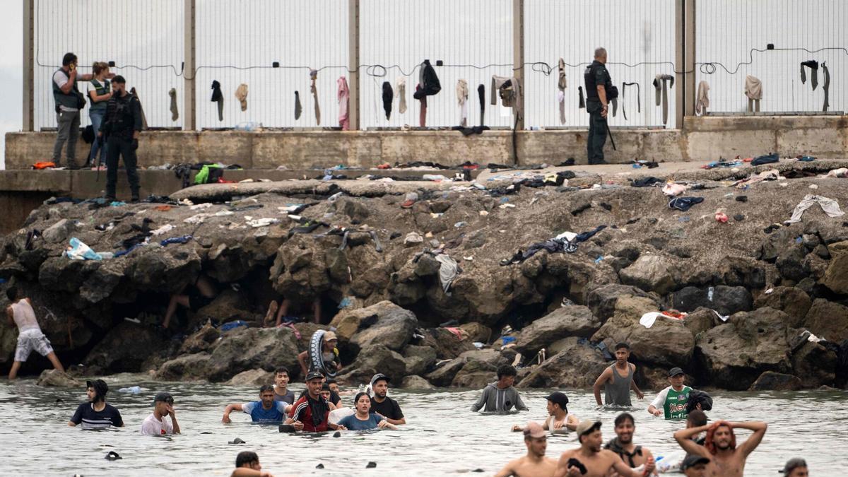 Guàrdies civils acusen falta de mitjans i de previsió arran de la crisi de Ceuta