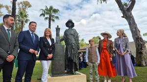 Inauguración de la escultora dedicada a Miss Whitney.