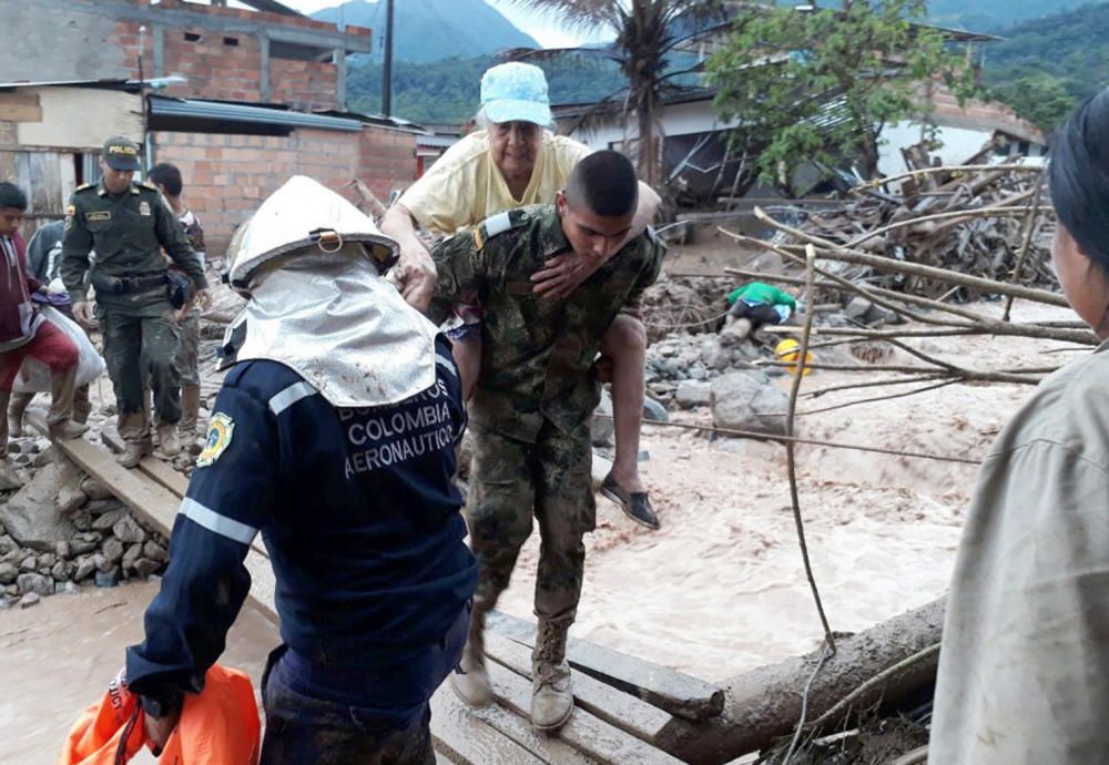 Más de 130 muertos en una avalancha de tierra en Colombia