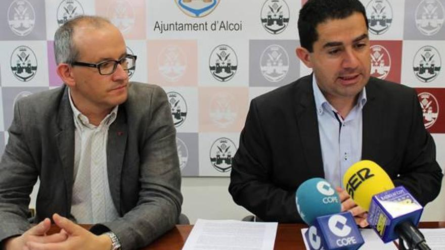 Paco Agulló y Antonio Francés han presentado los presupuestos para 2014.