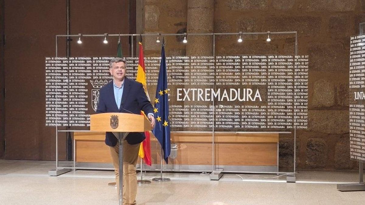 El portavoz de la Junta de Extremadura, Juan Antonio González, en rueda de prensa tras el Consejo de Gobierno autonómico
