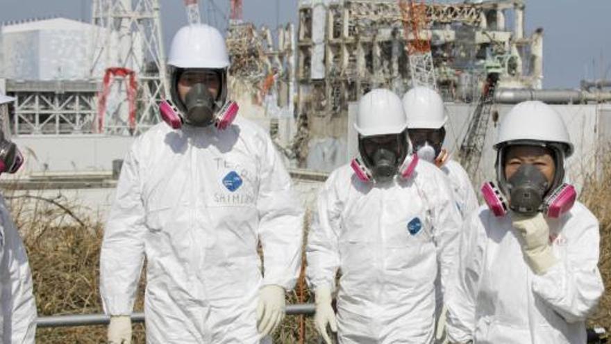 Trabajadores de TEPCO en una imagen de archivo.