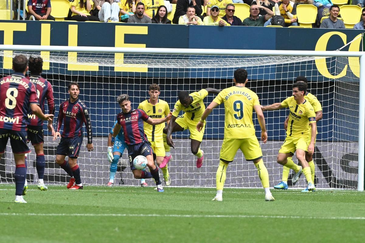 CRONICA VILLARREAL LEVANTE, La crónica: El Villarreal no tiene piedad ...