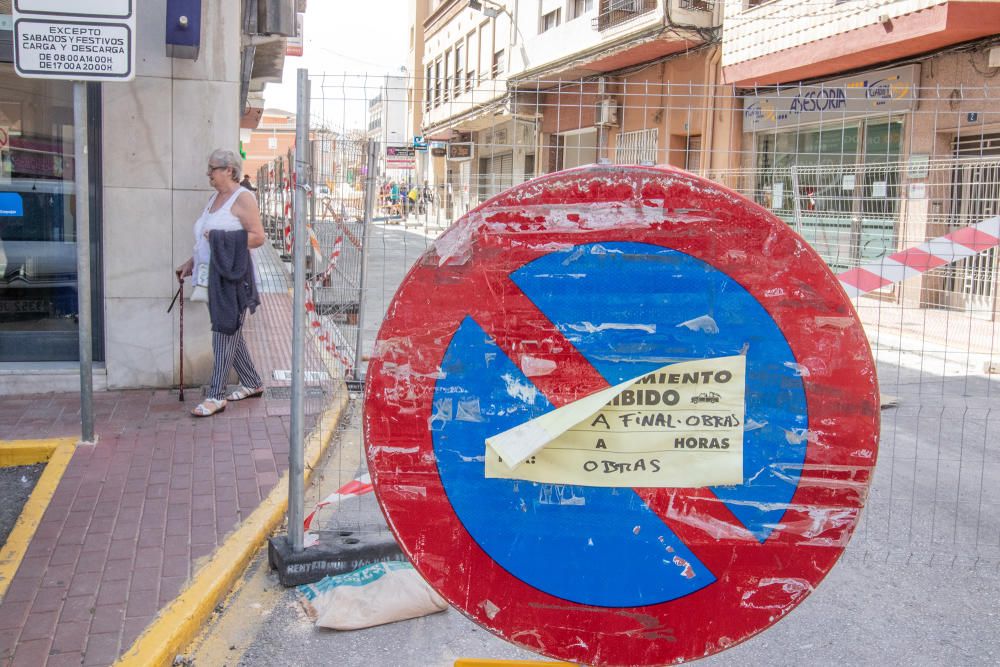 Las obras de restauración del conjunto hidráulico del puente de Carlos III están paralizadas desde hace semanas. El Ayuntamiento amplió el plazo de terminaci pero parece que ahora va a rescindir el co