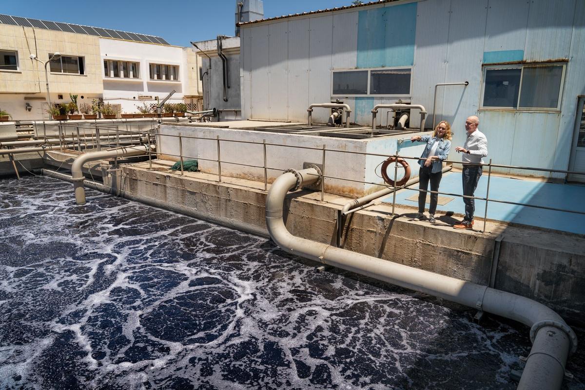 El agua usada en la fabricación de los jeans es depurada y reutilizada