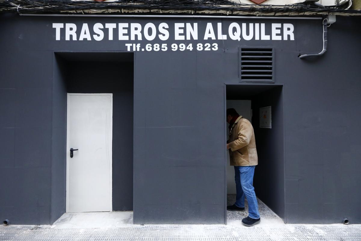 Los trasteros en alquiler que se ubican en la calle San Antonio María y Claret, en Zaragoza, y antes eran un bar.