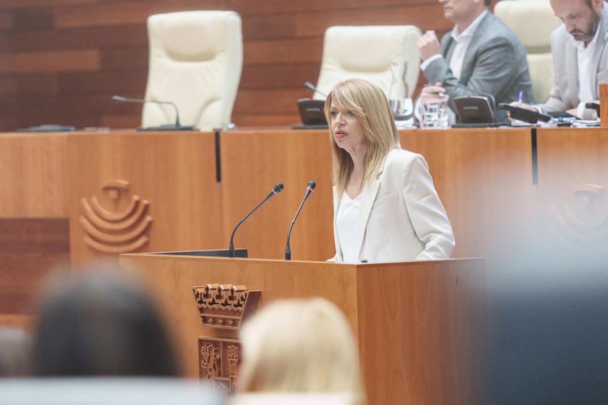 Galería | Tercera sesión del debate de investidura de María Guardiola