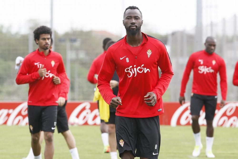 Entrenamiento del Sporting esta mañana en Mareo