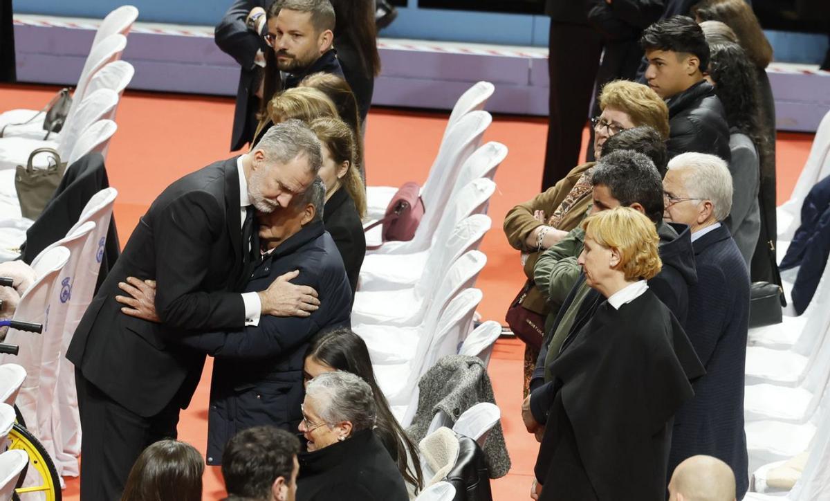 Les famílies de les víctimes d’Adamuz fan que el dolor s’imposi al soroll