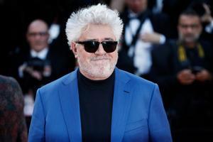 Almodóvar puja al carro del ‘western’ a ‘Extraña forma de vida’