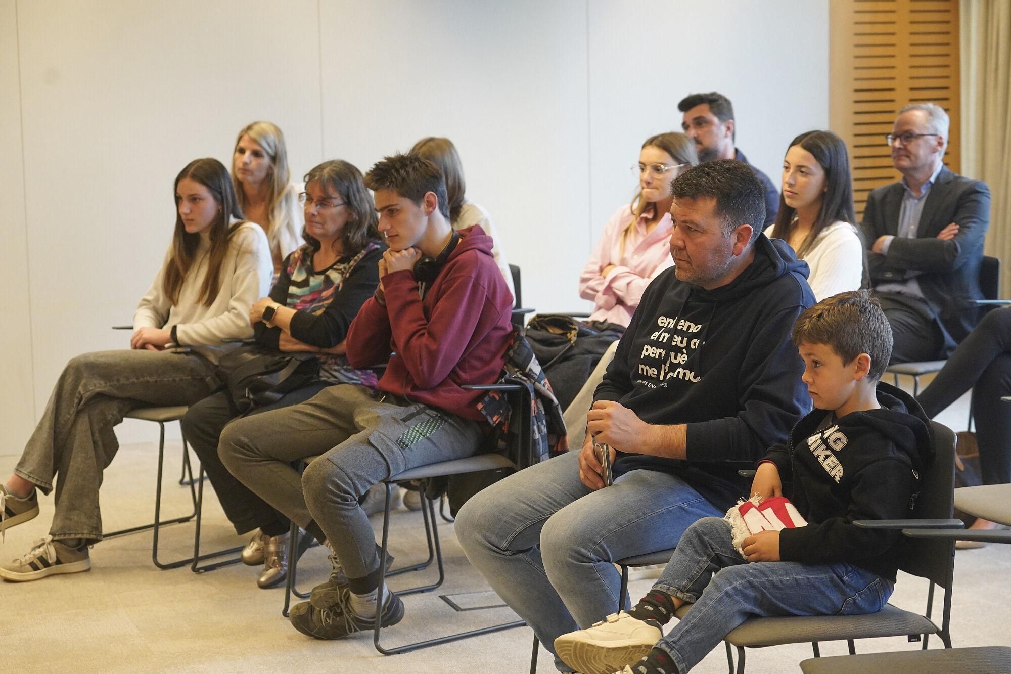 Girona seu Caixabank carrer de la Creu trobada Arthur Melo i Gazzaniga amb aficionats Meet and Green