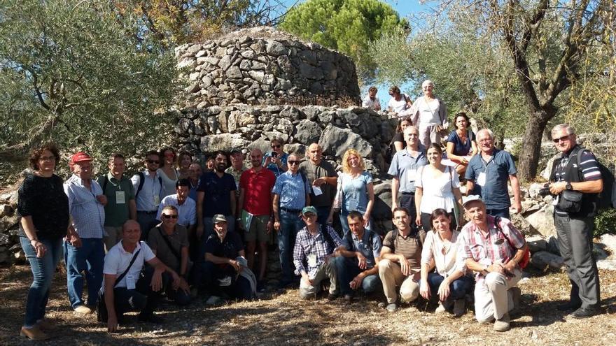 Els participants en el recent Congrés de pedra seca a la Garriga.