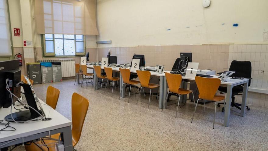 Barcelona obre un nou punt d’atenció per a la regularització de migrants a Hostafrancs