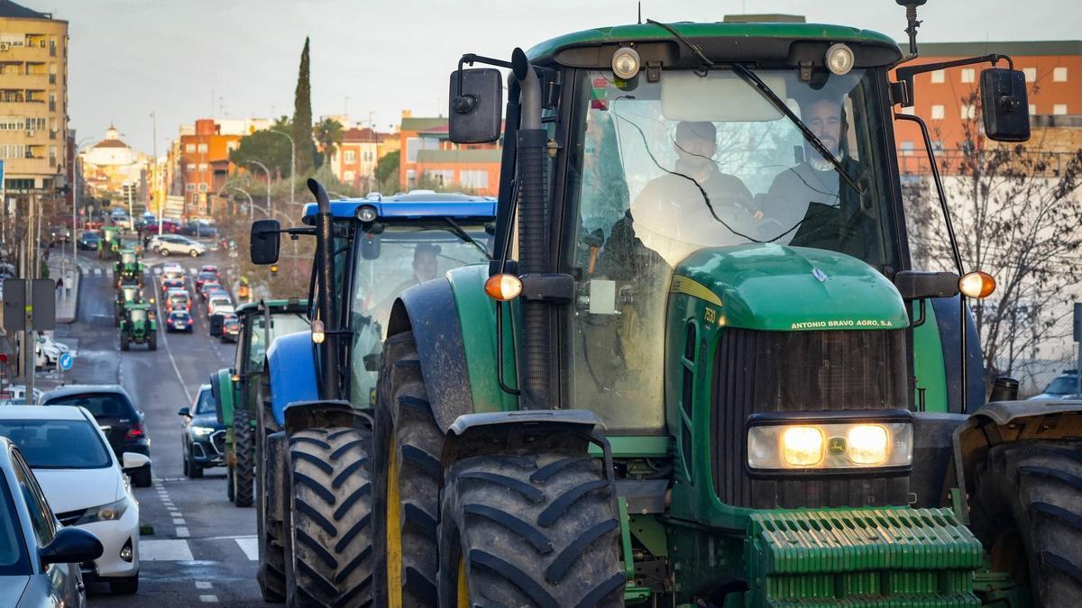 Los tractores salen de Badajoz, esta mañana.