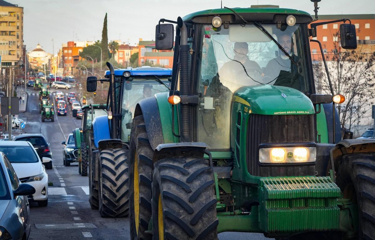 Los tractores salen de Badajoz, esta mañana.
