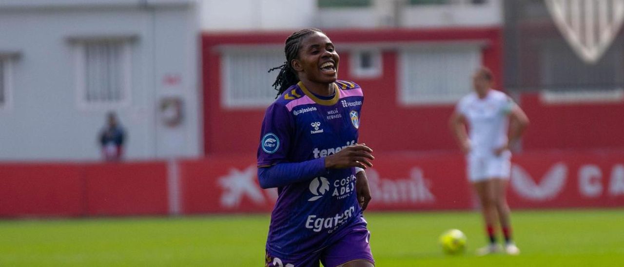 Monday Gift celebra su gol ante el Valencia.