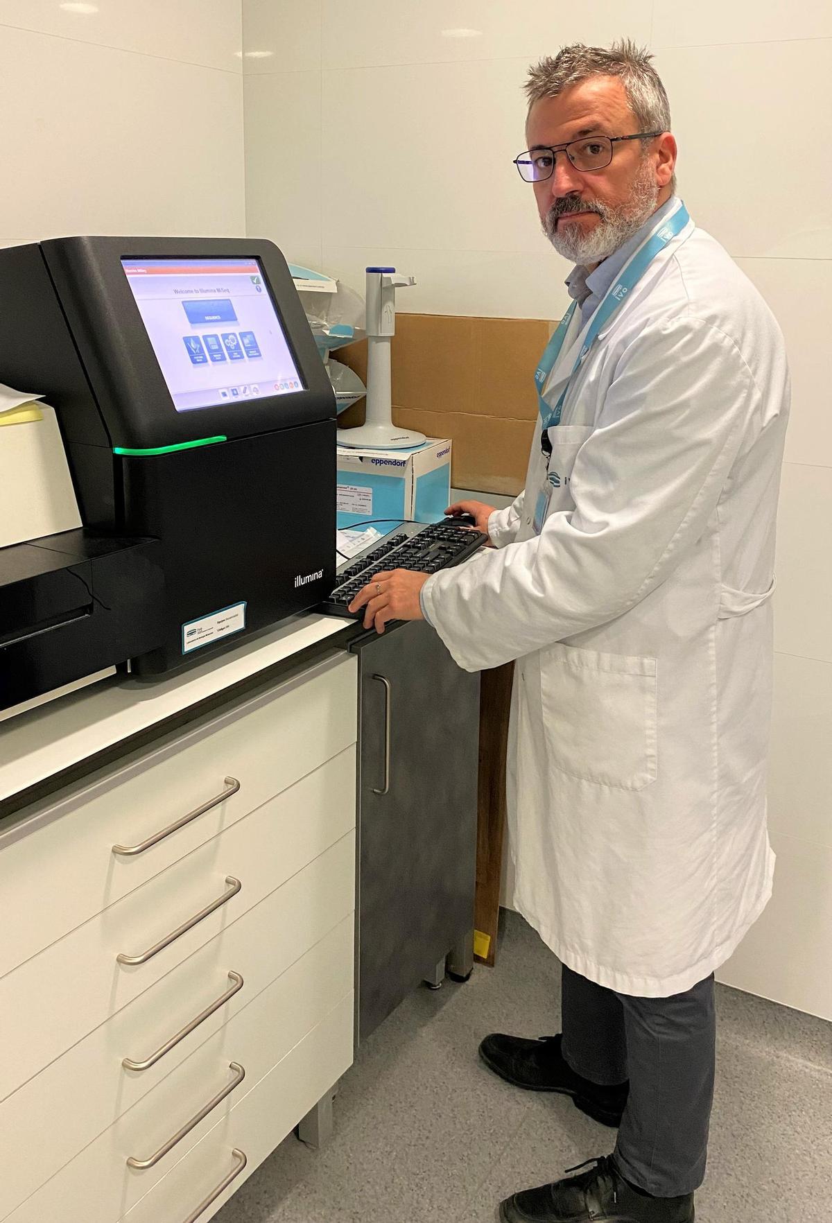 José Antonio López Guerrero, jefe del Laboratorio de Biología Molecular del IVO.