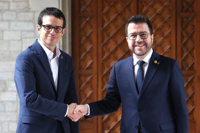 El candidato de EH Bildu, Pello Otxandiano, en una vista a Pere Aragonés en el Palau de la Generalitat en febrero.