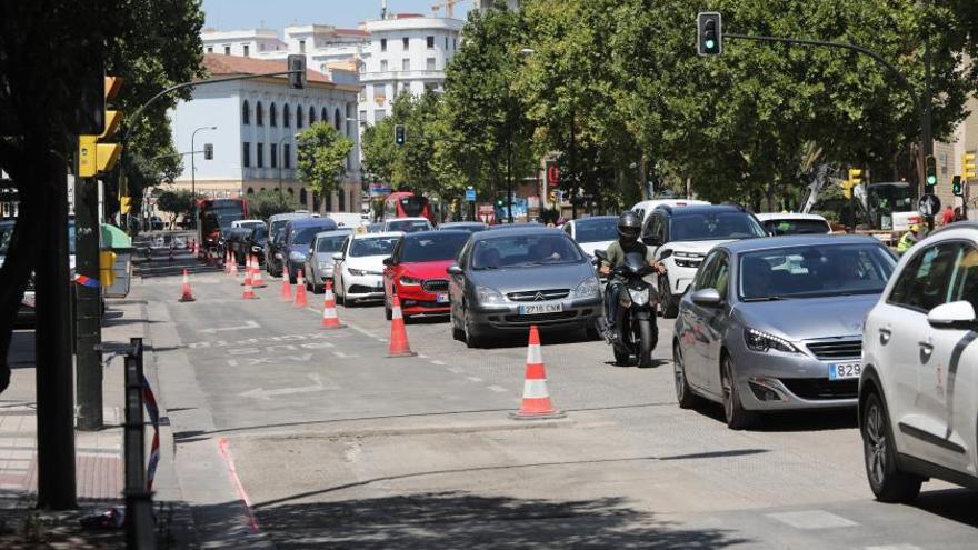 Retenciones en el paseo María Agustín por la Operación asfalto.  | ÁNGEL DE CASTRO