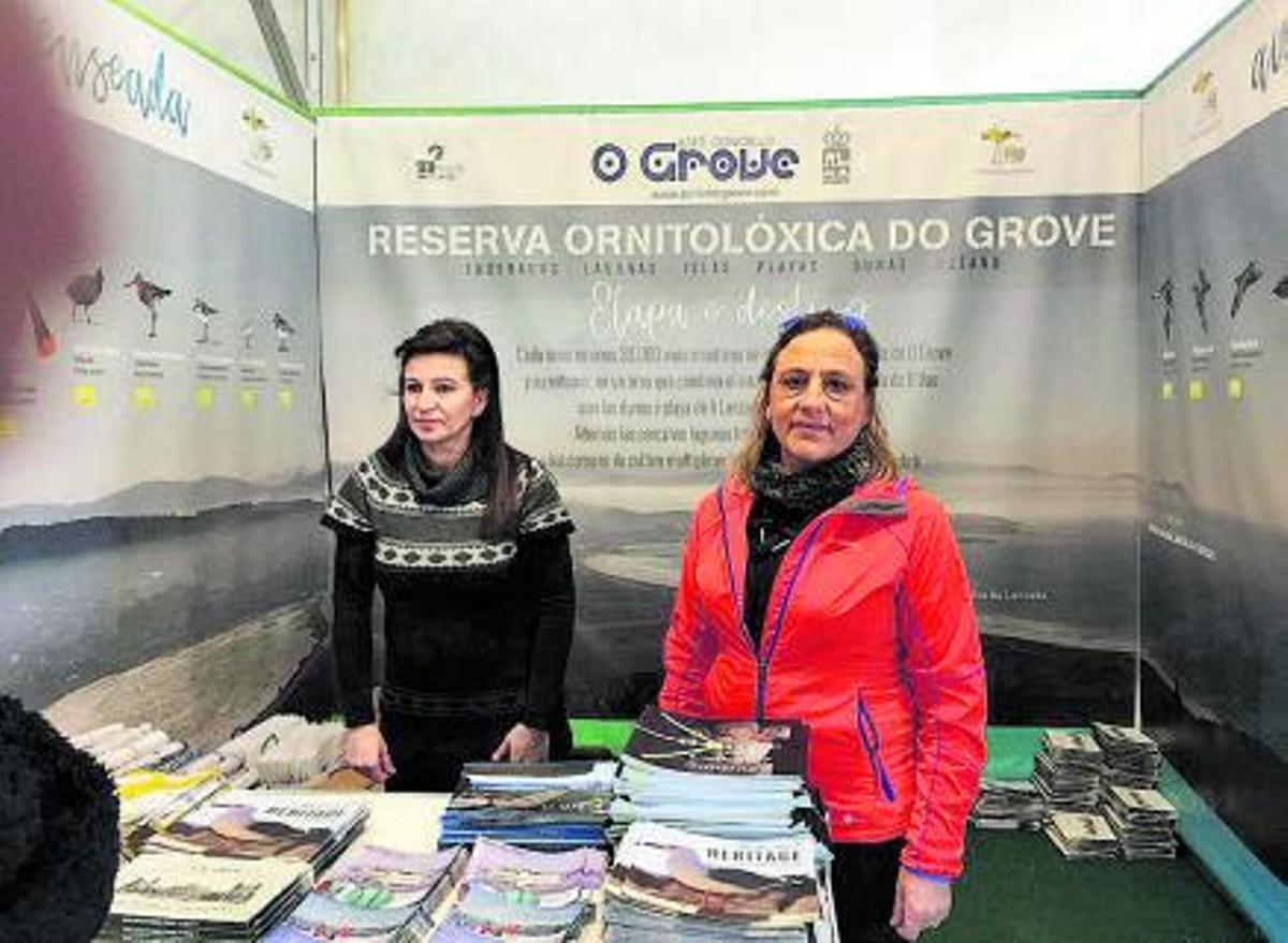 Las ediles socialistas Noemí Outeda y Ángeles Domínguez,en una de las últimas presencias de O Groveen FIO, antes de la pandemia.   | //  FDV