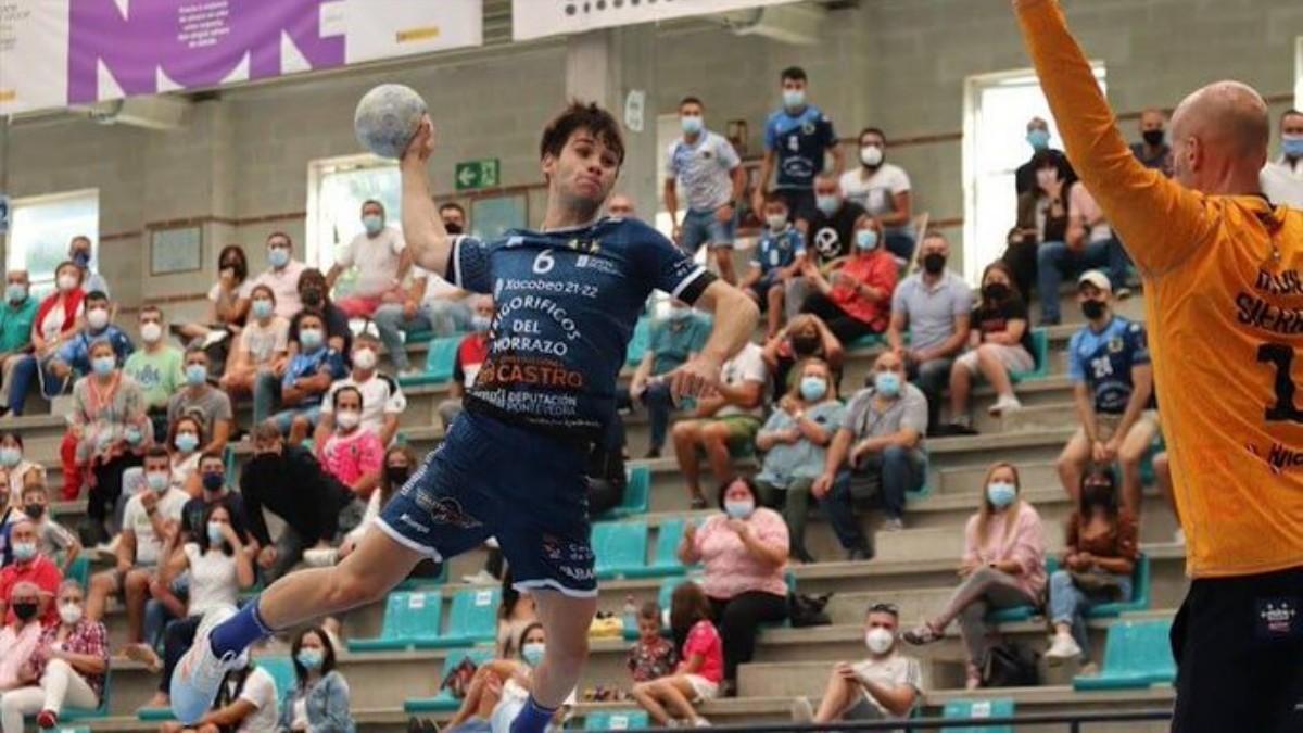 Daniel Fernandez, en un partido con el Cangas Morrazo