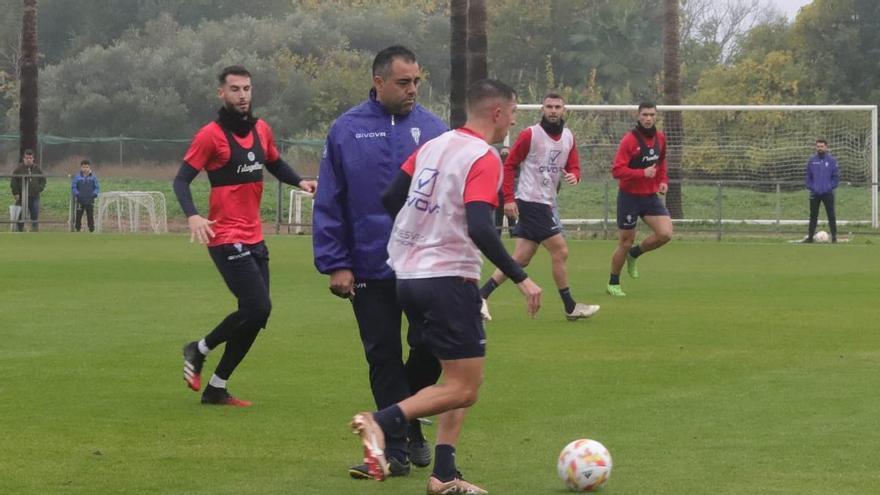 Germán Crespo, junto a Carracedo, durante el entrenamiento de este martes del Córdoba CF en la Ciudad Deportiva.