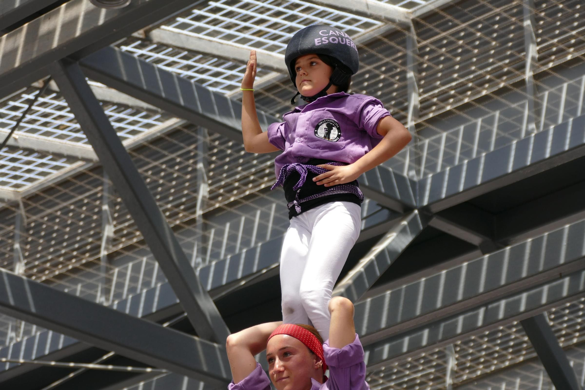 La plaça Catalunya de Figueres s’omple de castells en una Diada de Sant Pere marcada per calor