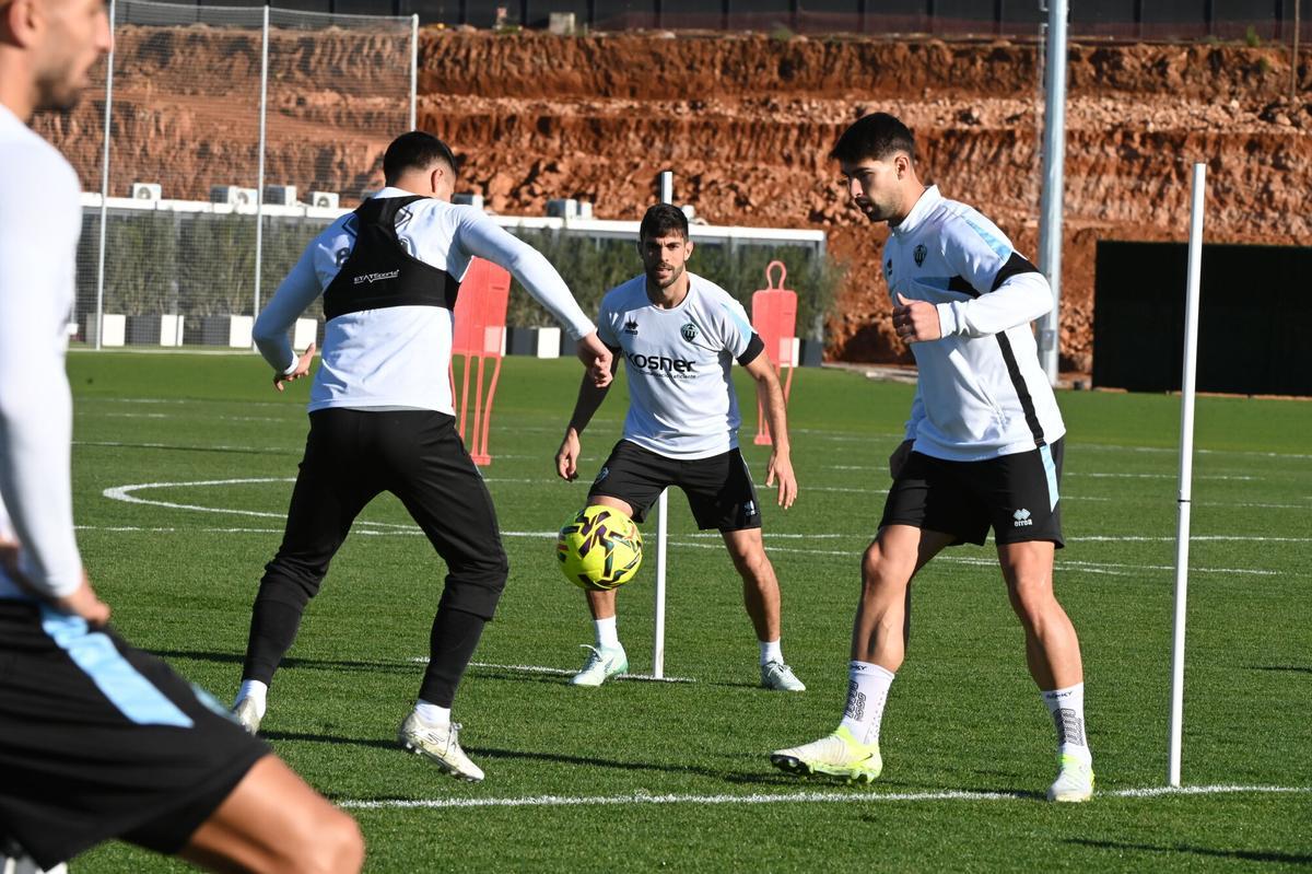 El equipo de Pablo Hernández se ejercita en la ciudad deportiva Globeenergy
