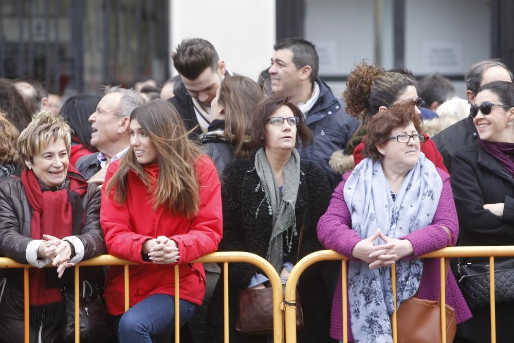 Ambientazo en la mascletà del día de la Crida