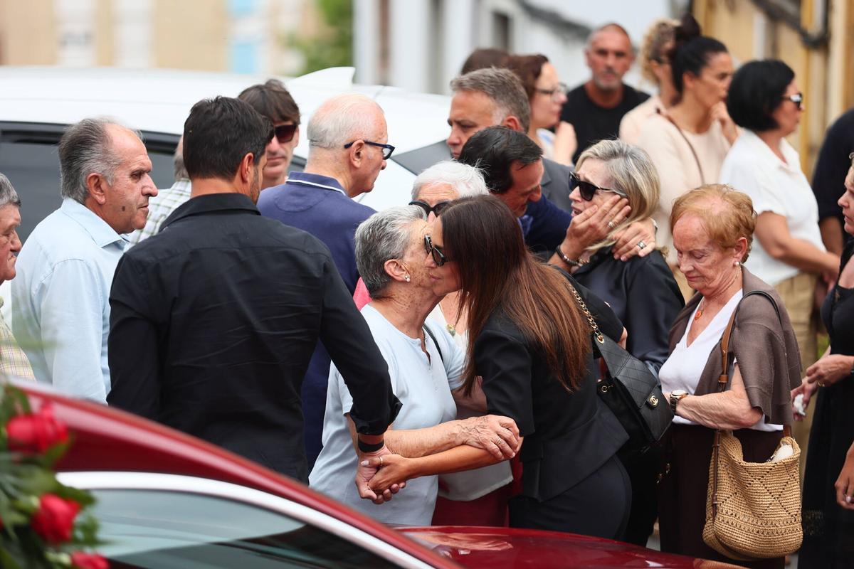 Funeral en Candás por Luis Ángel Echevarría, padre de Paula Echevarría