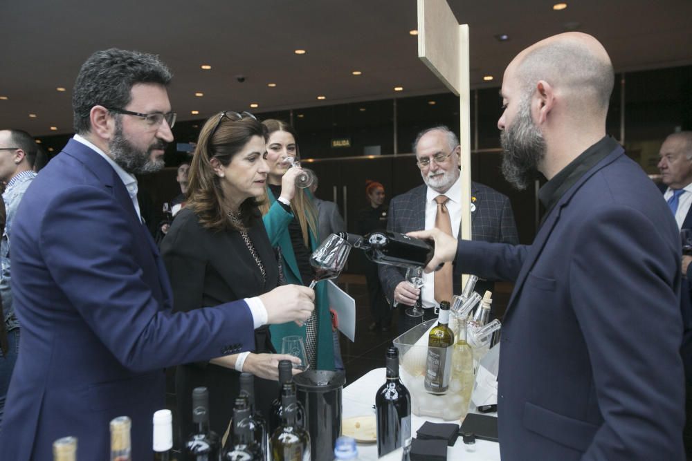 La DOP Vinos Alicante entrega al Museo del Prado el Premio Fondillón