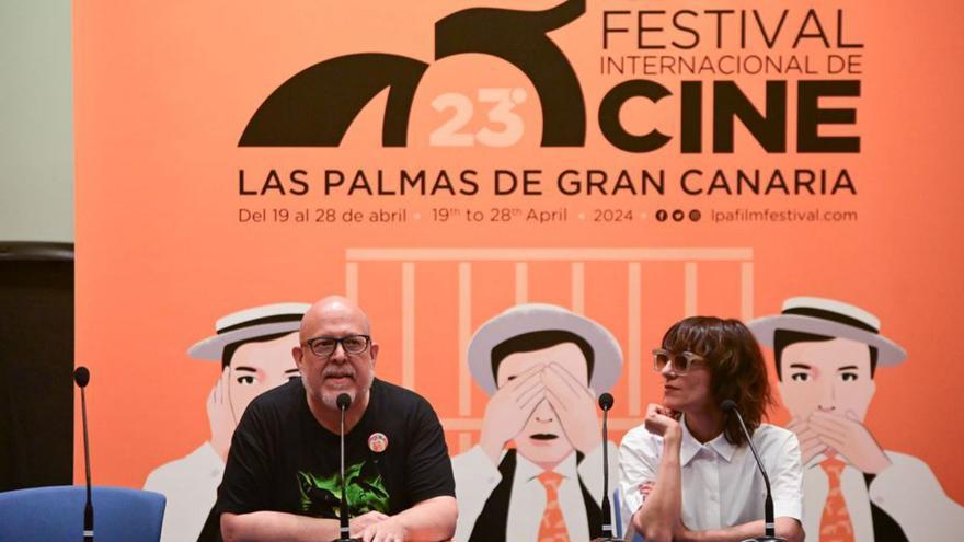 El crítico Jesús Palacios y la cineasta Ana Lily Amirpour. | | LP/DLP