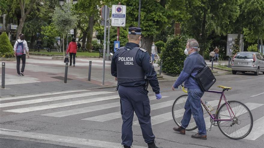 La policía impone 60 multas por mal uso de la mascarilla