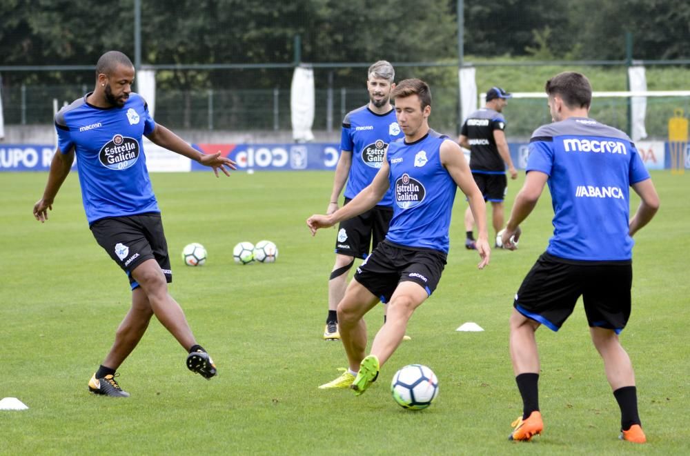 Sesión de entrenamiento previa al primer encuentro de pretemporada, ante el Racing Villalbés