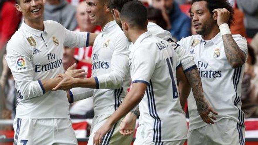 Els jugadors del Madrid celebren el gol de la victòria de Casemiro