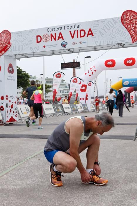 Participantes en la carrera "Dona vida"