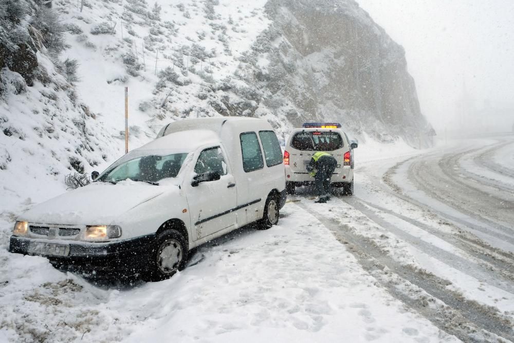 Temporal de nieve en el Puerto de Pajares