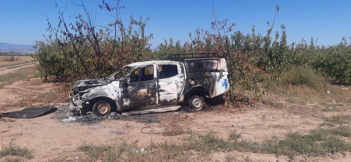Los vándalos también quemaron esta otra furgoneta en la Comarca de Valdejalón.