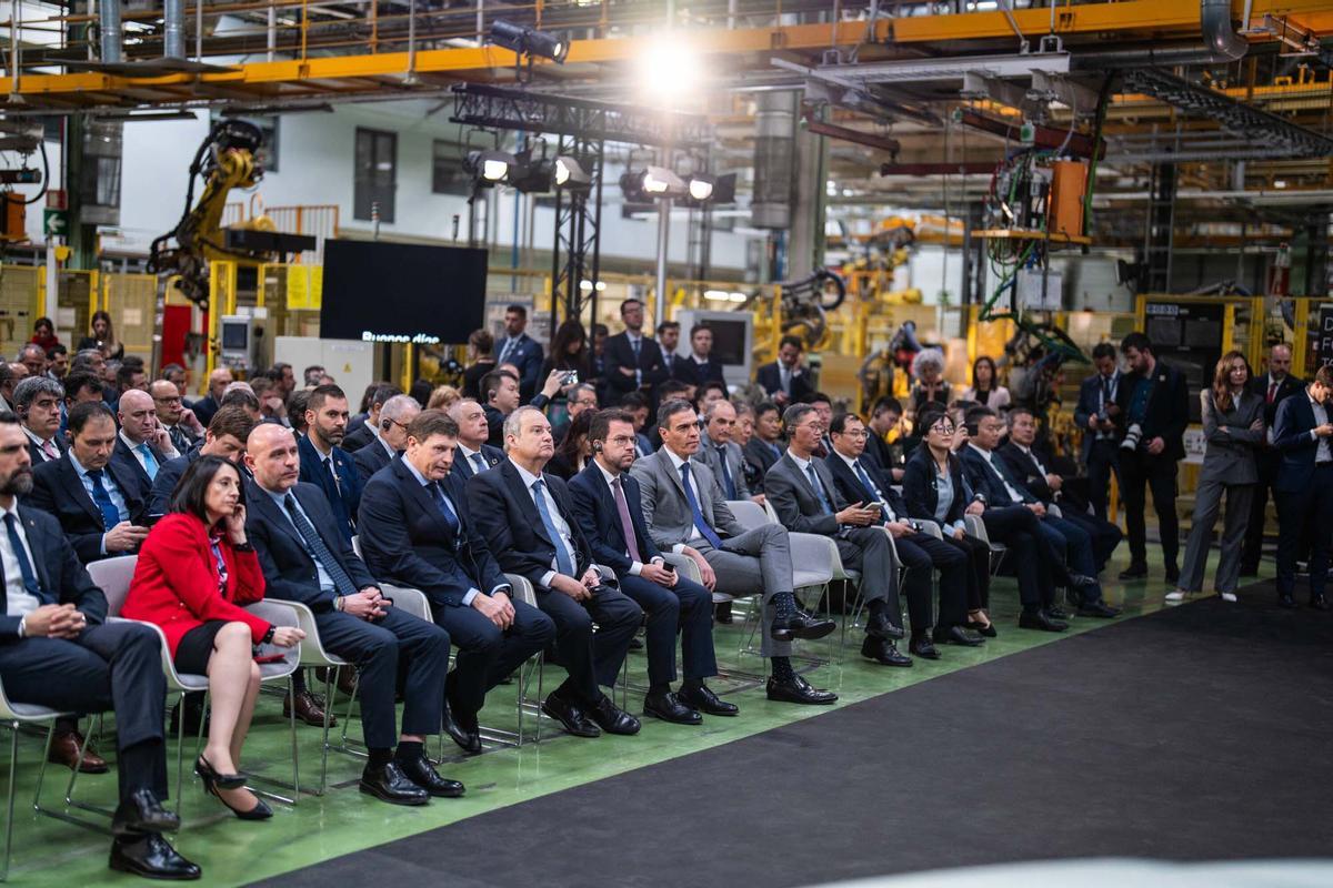 Acto oficial de apertura de la fábrica de Chery y Ebro en Barcelona con Pere Aragones, Pedro Sanchez y  Jordi Hereu.