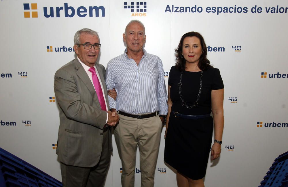 Algunos de los asistentes al 40º aniversario de Urbem.