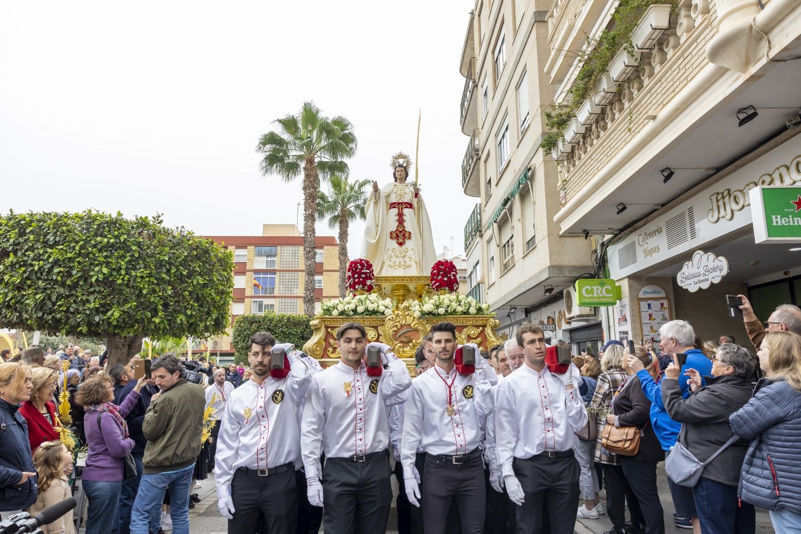 Bendición y procesión de Las Palmas en Torrevieja de Domingo de Ramos en la Semana Santa 2024